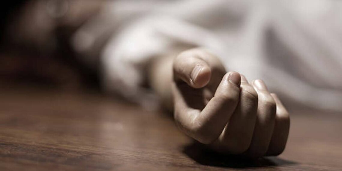 Couple commits suicide from third floor in Gajuwaka, Visakhapatnam