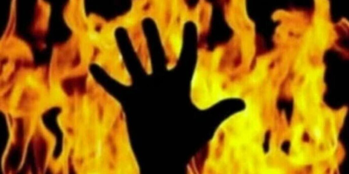 Andhra Pradesh: Youth pours petrol on girl in Nandyal, sets her on fire