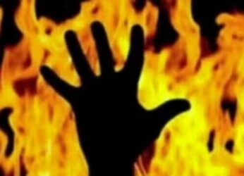 Youth pours petrol on girl, sets afire