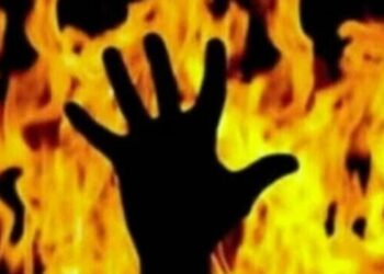 Andhra Pradesh: Youth pours petrol on girl in Nandyal, sets her on fire