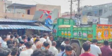 Accident: Lorry rams into shop in Gajuwaka, Visakhapatnam, killing one